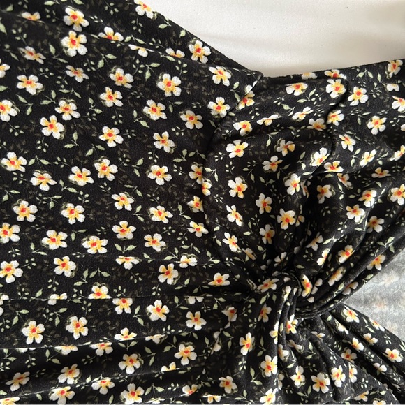 Urban outfitter black floral romper - Picture 5 of 6